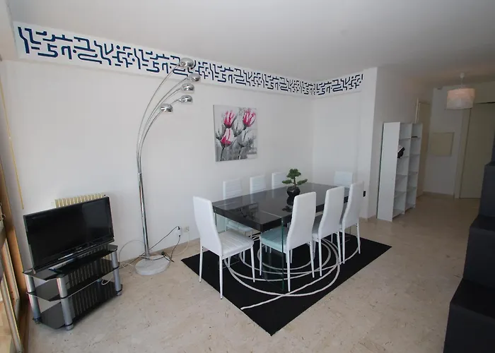 Moderne Avec Terrasse, Parking Et Wifi - Fr-1-196-178 דירה מנטון